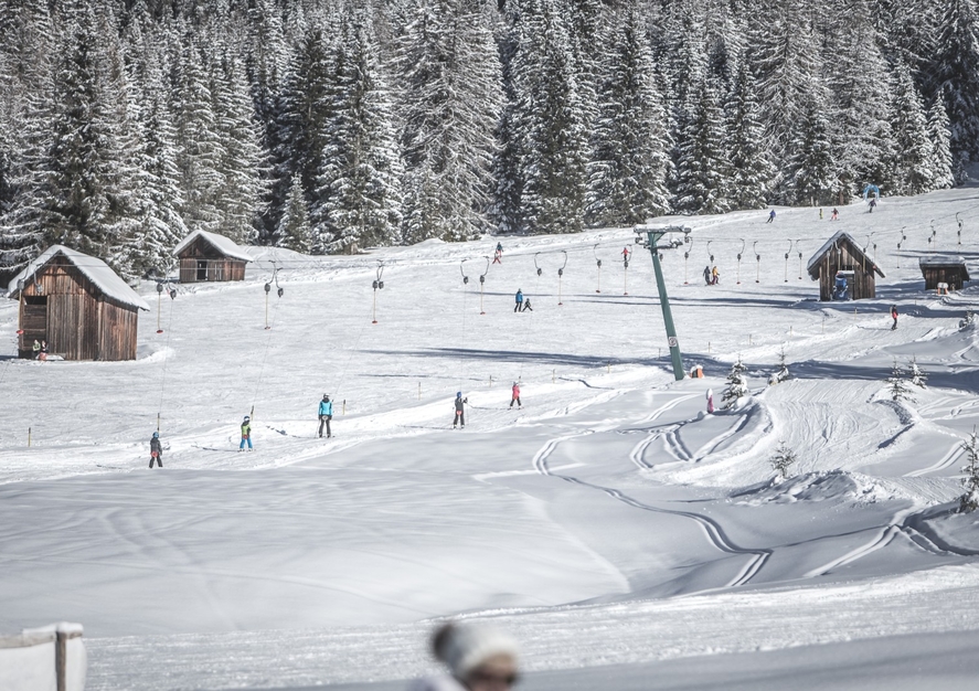 For your lakeside winter holiday – snow and tranquility, close to the action